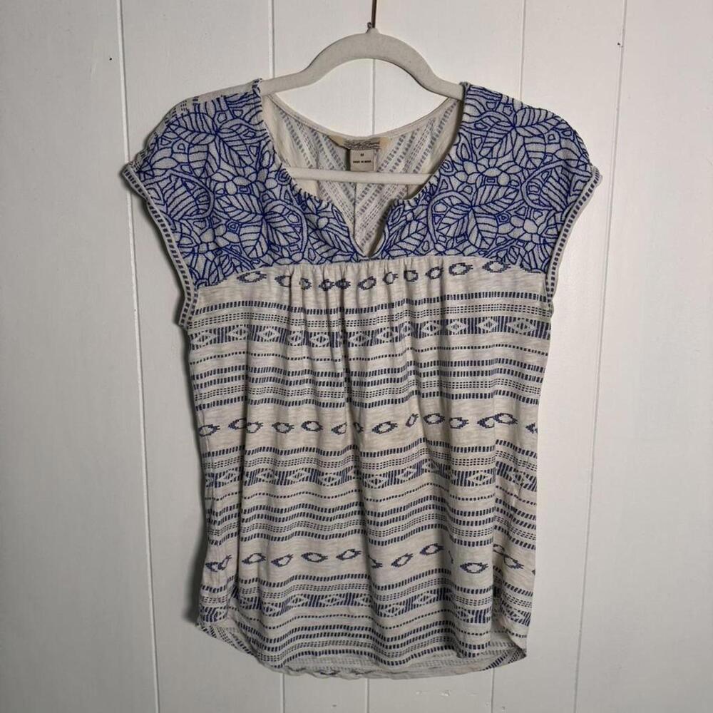 Beautiful Santorini blue and white embroidered short sleeve top #embroideredtop